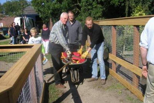 vervangen-hekwerk-bij-manege-merwebolder-2008-268 - Afbeelding 9 van 18